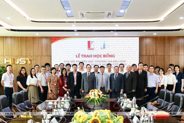 6 học viên cao học và 11 NCS Đại học Bách khoa Hà Nội đã được nhận học bổng 20 triệu đồng/học viên cao học và 25 triệu đồng/NCS của Hội Khuyến học thương gia Đài Loan năm học 2022