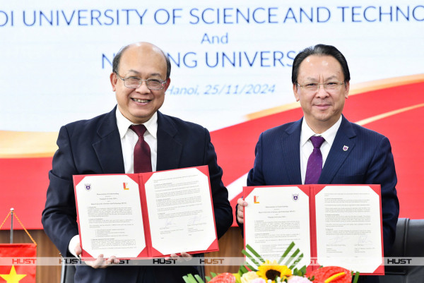 Bách khoa Hà Nội cùng Đại học Nam Kinh ký biên bản ghi nhớ hợp tác