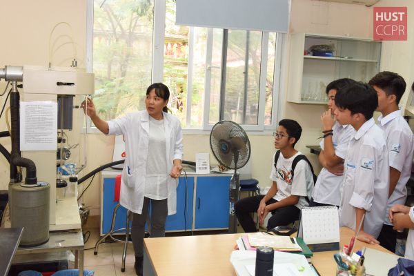 “Choáng ngợp bởi không gian rộng với nhiều cây xanh và cơ sở vật chất hiện đại”