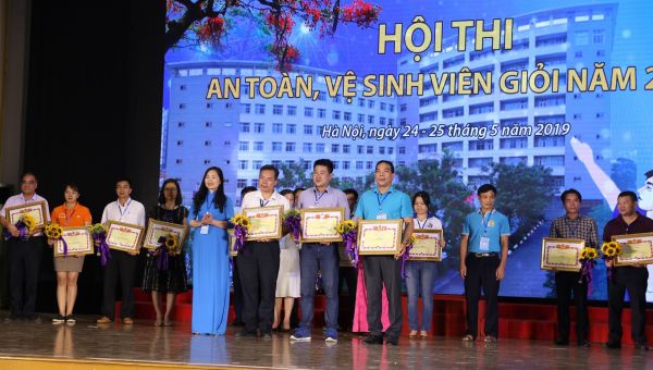 Trường ĐH Bách khoa Hà Nội giành giải Nhì cuộc thi “An toàn, vệ sinh viên giỏi” năm 2019