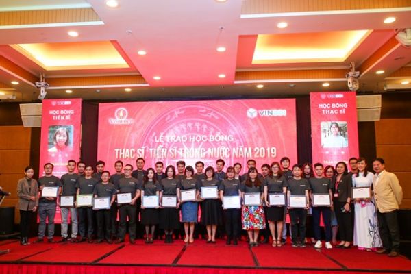 10 NCS và 15 học viên cao học ĐH Bách khoa Hà Nội nhận học bổng VinIF