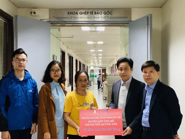 Trao tặng 160 triệu đồng cho nữ sinh Bách khoa mắc bệnh hiểm nghèo