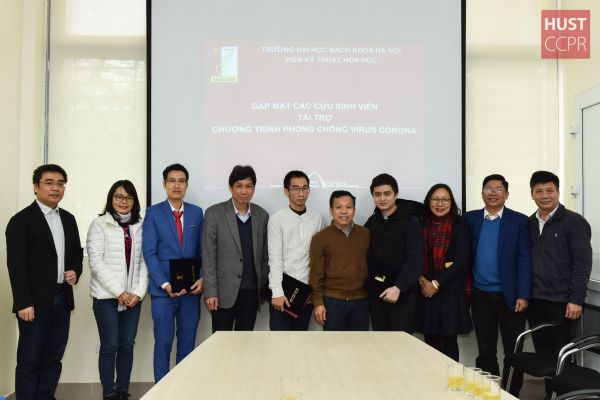 Cựu sinh viên ĐH Bách khoa Hà Nội tiếp sức Trường sản xuất dung dịch sát khuẩn đến khi hết dịch bệnh do virus Corona