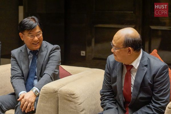 Bách khoa Hà Nội ký thoả thuận đào tạo nhân tài trong nghiên cứu