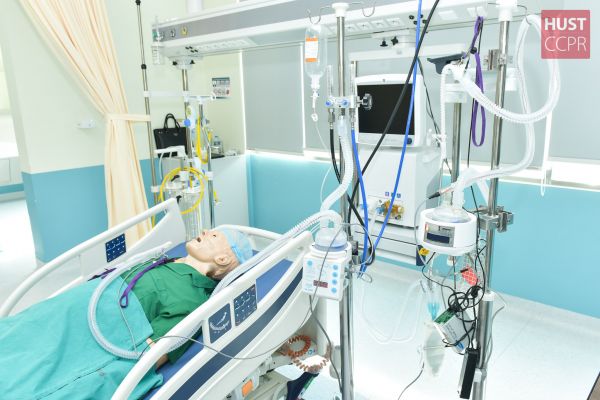 Đại học Bách khoa Hà Nội và VMED Group hợp tác nghiên cứu sản xuất máy oxy dòng cao BKVM-HF1