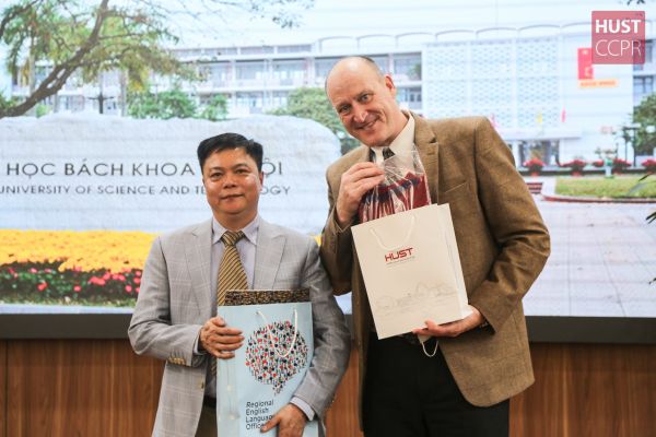 Bách khoa Hà Nội tiếp Giám đốc Văn phòng tiếng Anh khu vực - Đại sứ quán Hoa Kỳ tại Việt Nam