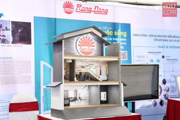 Triển lãm sản phẩm và công nghệ của Doanh nghiệp Cựu sinh viên Bách khoa Hà Nội