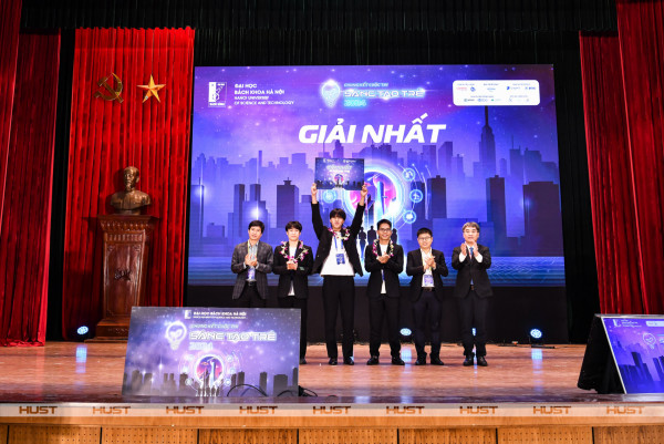 3 chàng trai Cơ khí Bách khoa Hà Nội giành giải Nhất cuộc thi Sáng tạo trẻ 2024