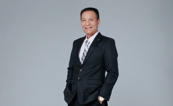 Thời đi học của cựu sinh viên tặng chiếc đồng hồ Tòa nhà Tạ Quang Bửu