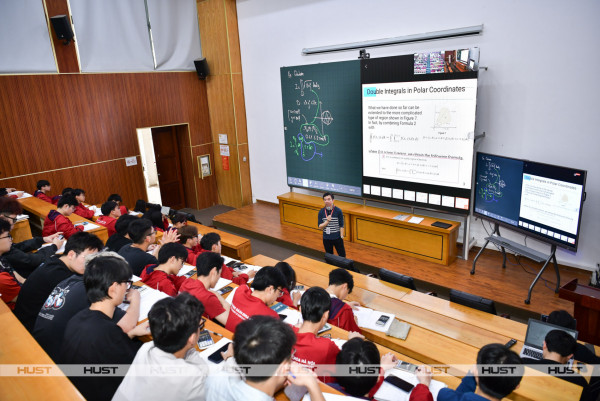 Đẩy mạnh xu hướng số hoá đào tạo tại Đại học Bách khoa Hà Nội