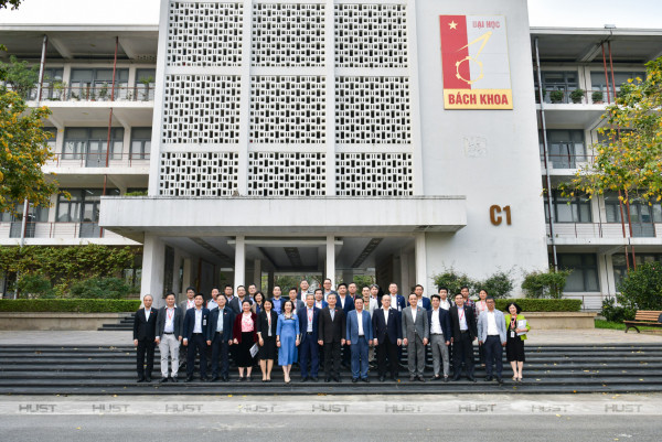 Phó Chủ tịch Quốc hội Lê Minh Hoan làm việc với Đại học Bách khoa Hà Nội