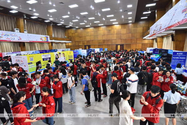 High Demand for HUST Talent at Job Fair 2025