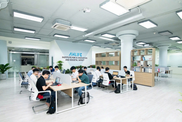 Các sinh viên Bách khoa nghiên cứu ứng dụng AI tại Viện AI4Life, ĐHBK Hà Nội
