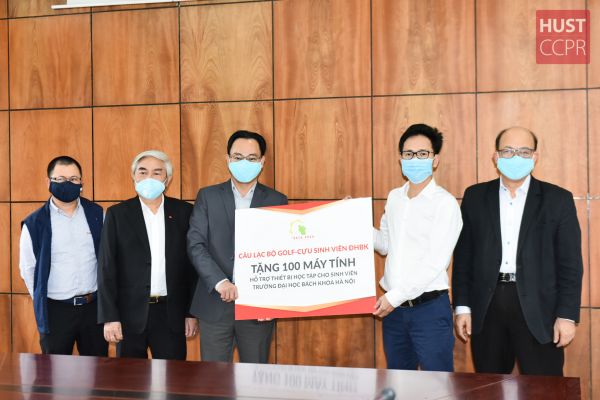 Cựu sinh viên Bách khoa chung tay đóng góp hơn 100 máy tính mới cho sinh viên có hoàn cảnh khó khăn