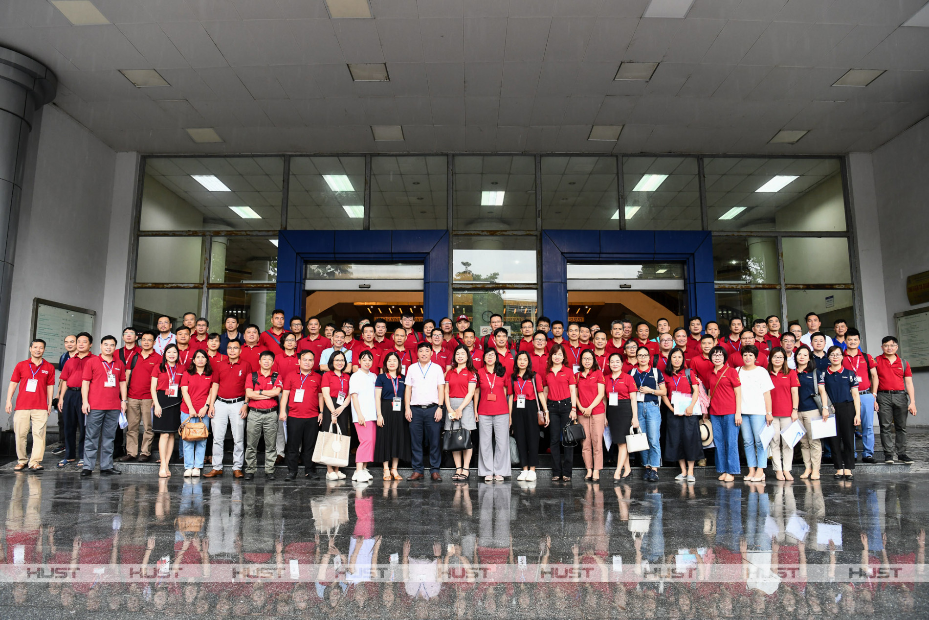 120 cán bộ Đại học Bách khoa Hà Nội trước giờ lên đường triển khai nhiệm vụ kiểm tra công tác coi thi Kỳ thi tốt nghiệp THPT 2023