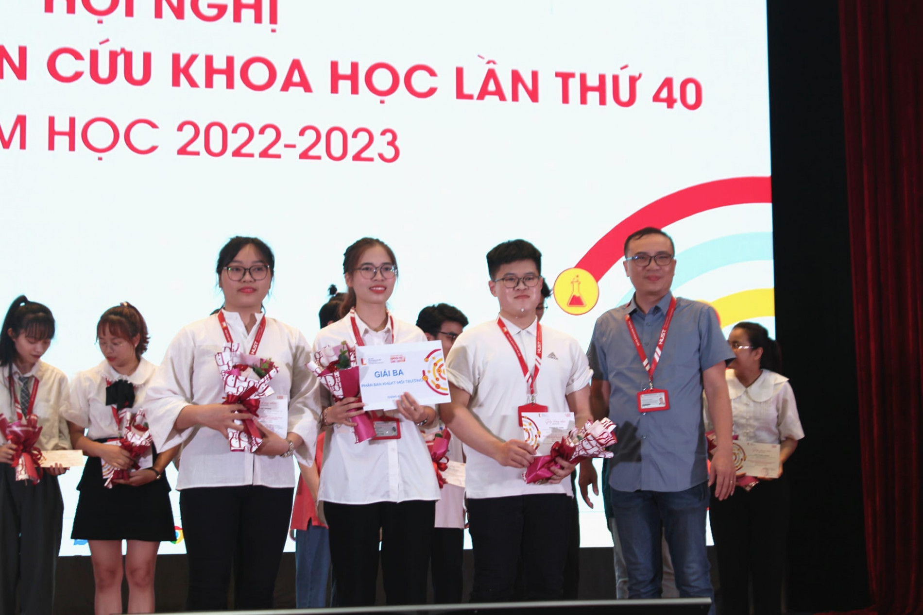 ảnh nhóm nhận giải