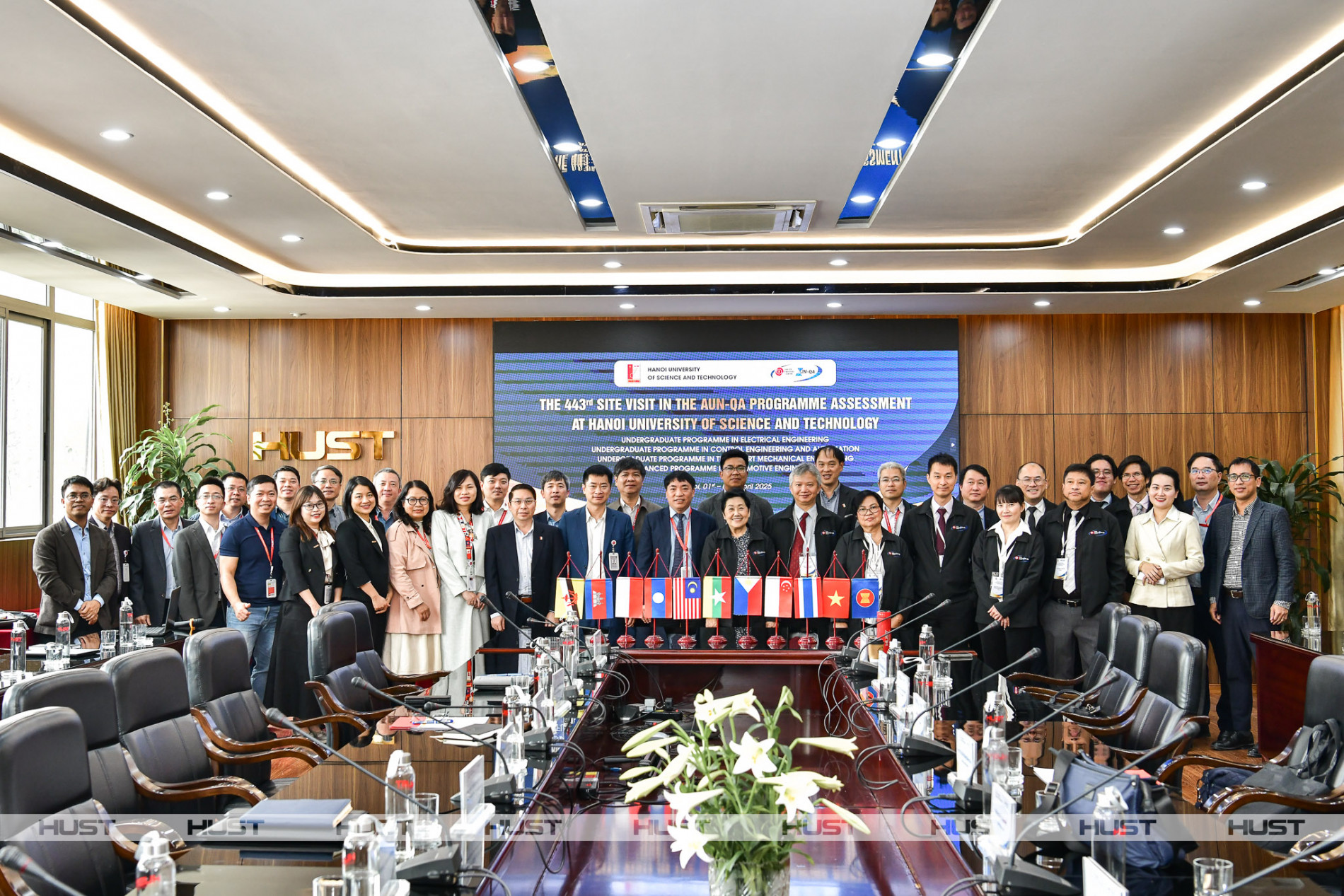HUST leaders, faculty, and AUN-QA delegation at the closing session.