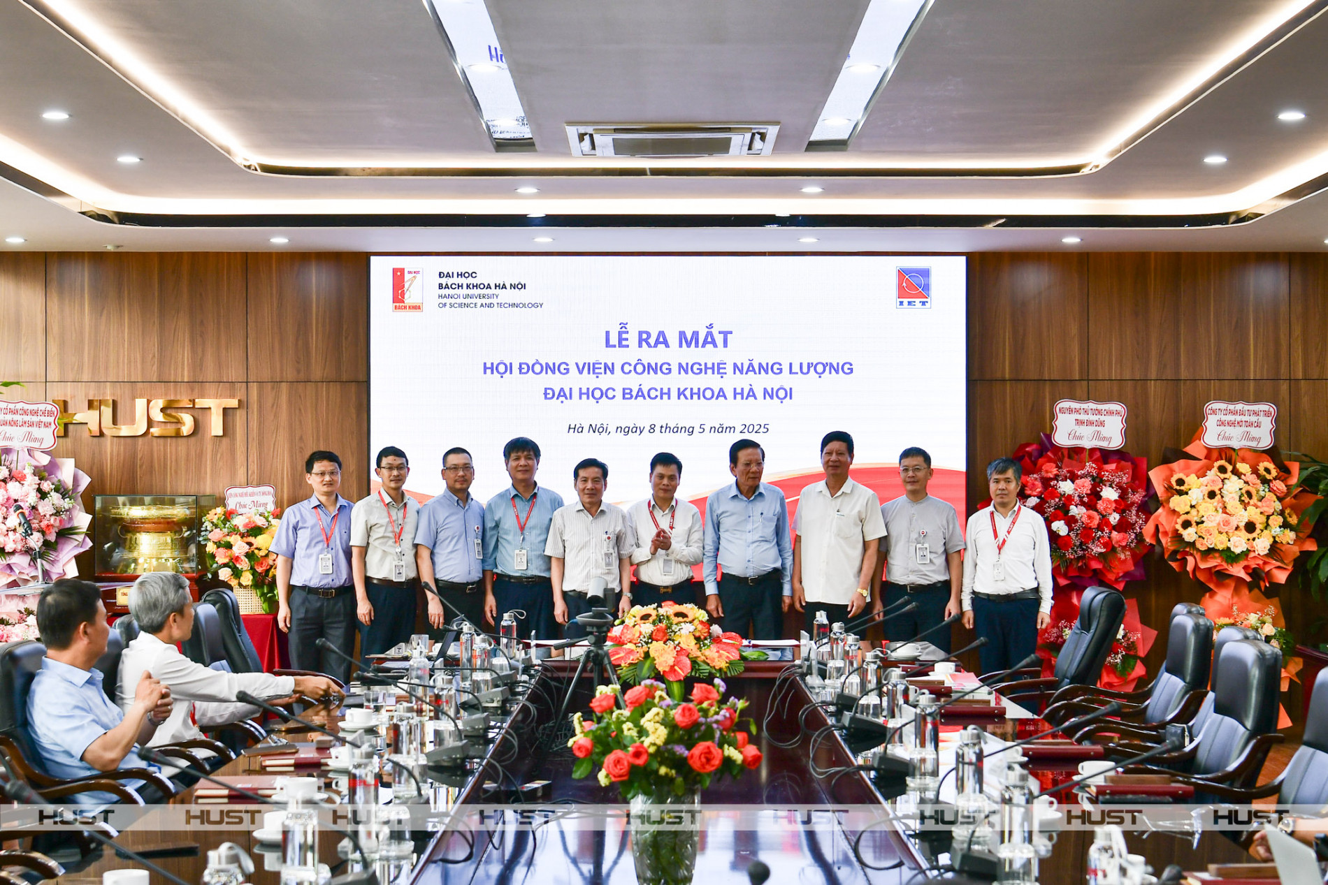 Một số thành viên trong Hội đồng Viện Công nghệ Năng lượng tại buổi lễ