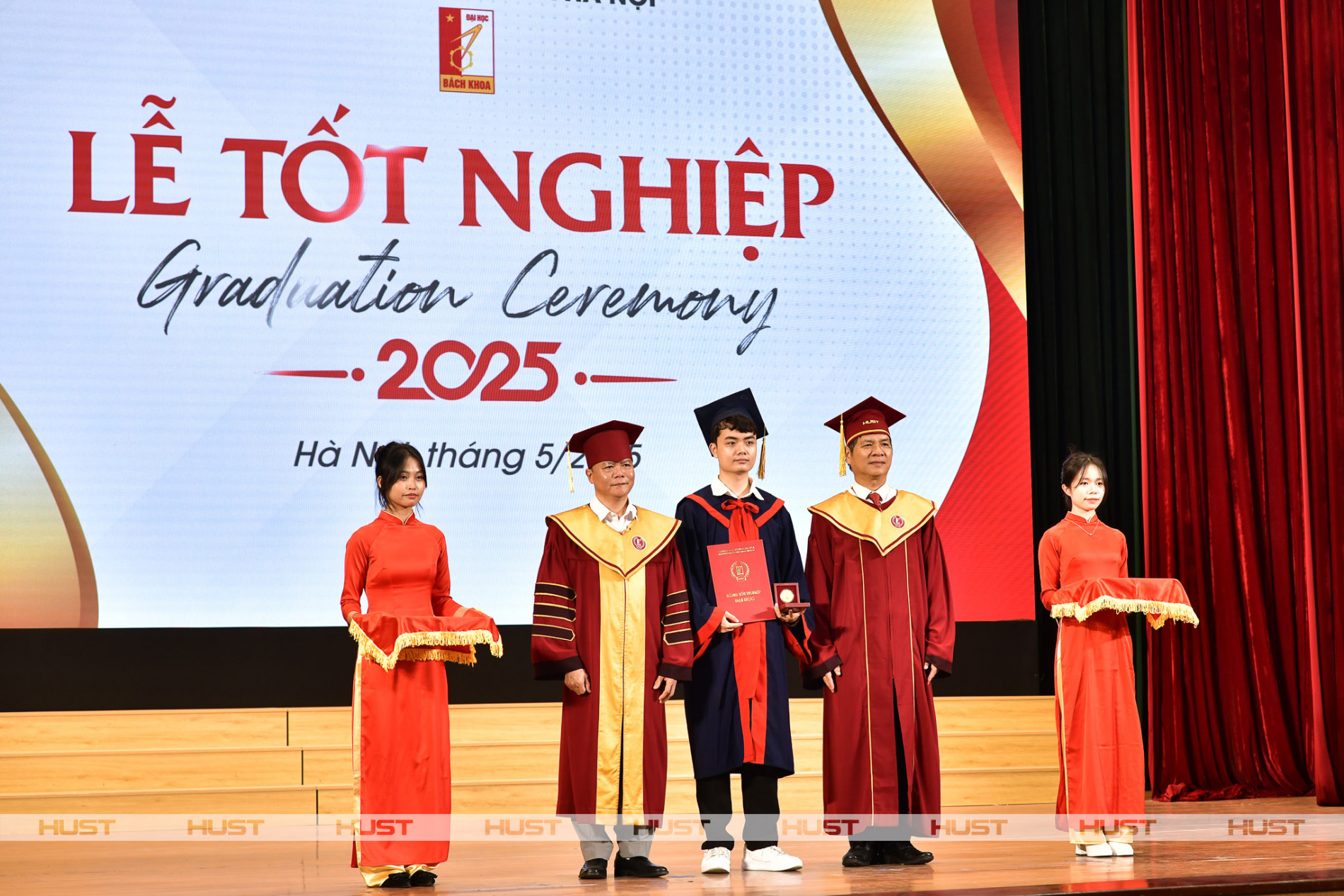 Gần 3.000 tân cử nhân, tân kỹ sư tỏa sáng tại Lễ tốt nghiệp Bách khoa Hà Nội